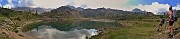 20 Al Lago Rotondo (1972 m) con vista sul Rif. Calvi (2006 m)